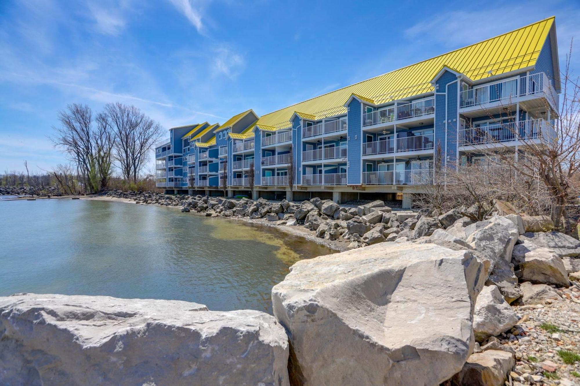 Апартаменты Waterfront Bass Island Retreat With Balcony And Tv Пут-ин-Бей Экстерьер фото